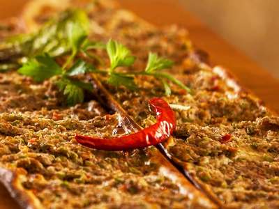 AHMET USTA Nevşehir etli ekmek bıçak arası testi kebabı